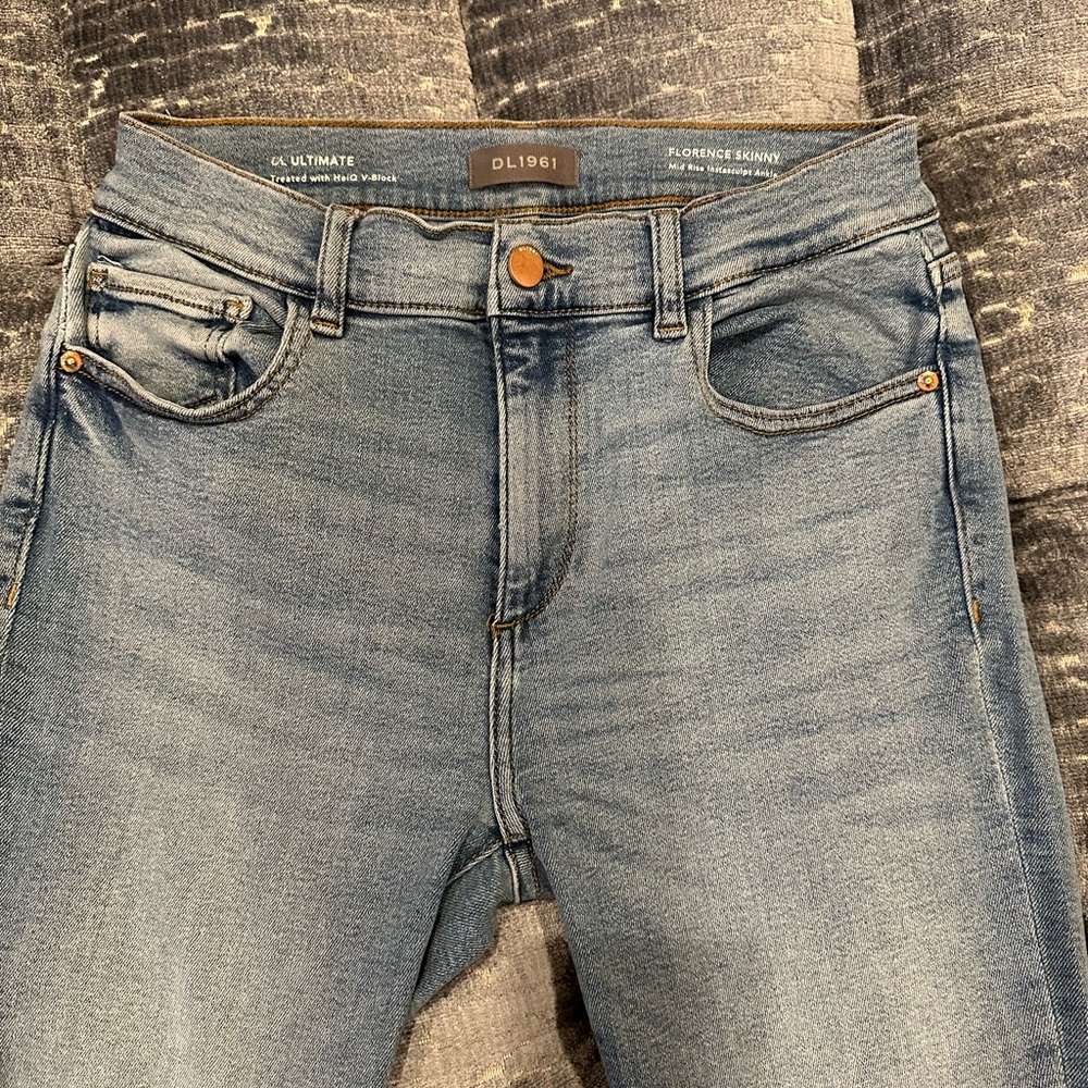 DL1961 FLORENCE SKINNY MID-RISE INTRASCULPT ANKLE JEANS - SIZE 29